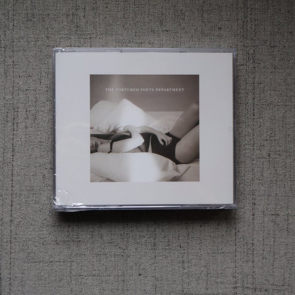 The Tortured Poets Department Collector's Edition Deluxe CD + "The Manuscript" - Picture 2 of 3